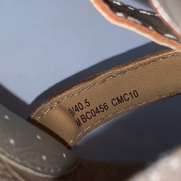 9 Edith BOC Champagne Floral Cutout Wedge - Picture 11 of 16